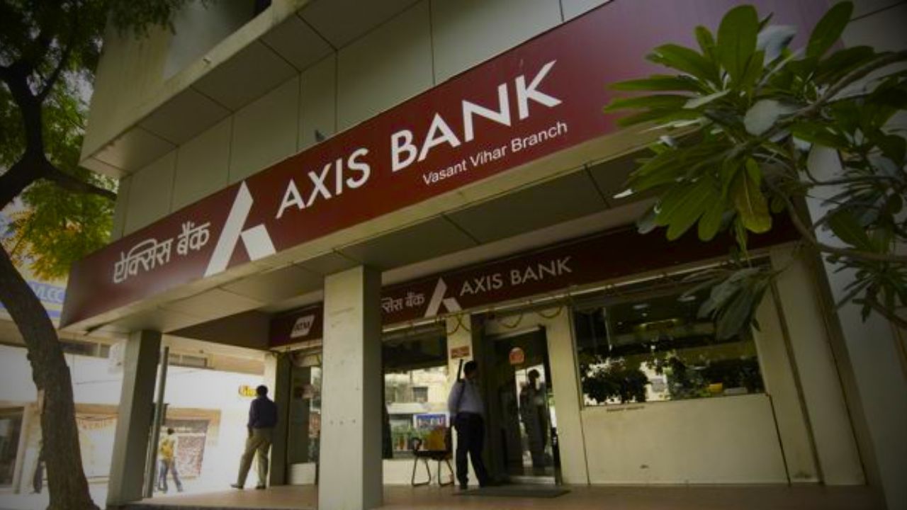 Axis Bank Q2 Results: Net Profit Jumps 18% to ₹6,918 Crore - Should You Invest in Axis Bank Shares?