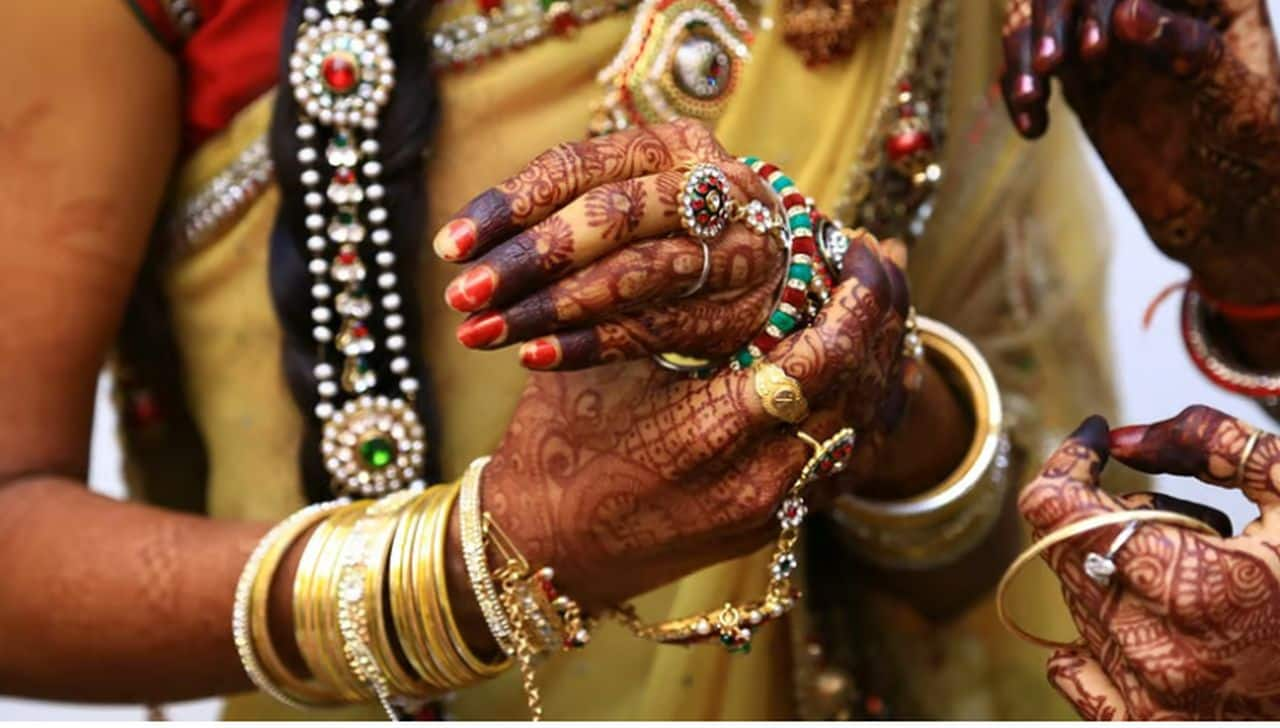 Gold Price Update: Soaring Before Karwa Chauth - October 17 Rates