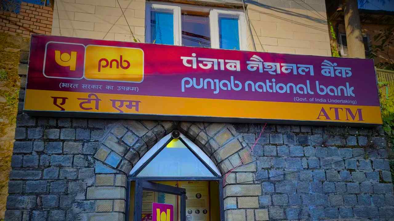 PNB Bank Q2 Results Show 145% Yearly Net Profit Surge to ₹4,303 Crore - Is It Time to Buy PNB Shares?