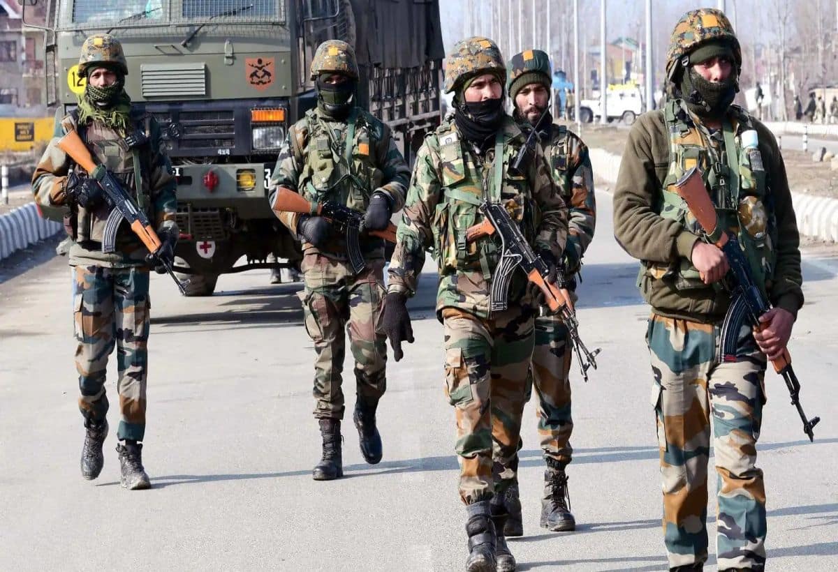 Terrorist Attack on Army Vehicle in Gulmarg, Jammu and Kashmir: One Civilian Dead, Four Soldiers Injured