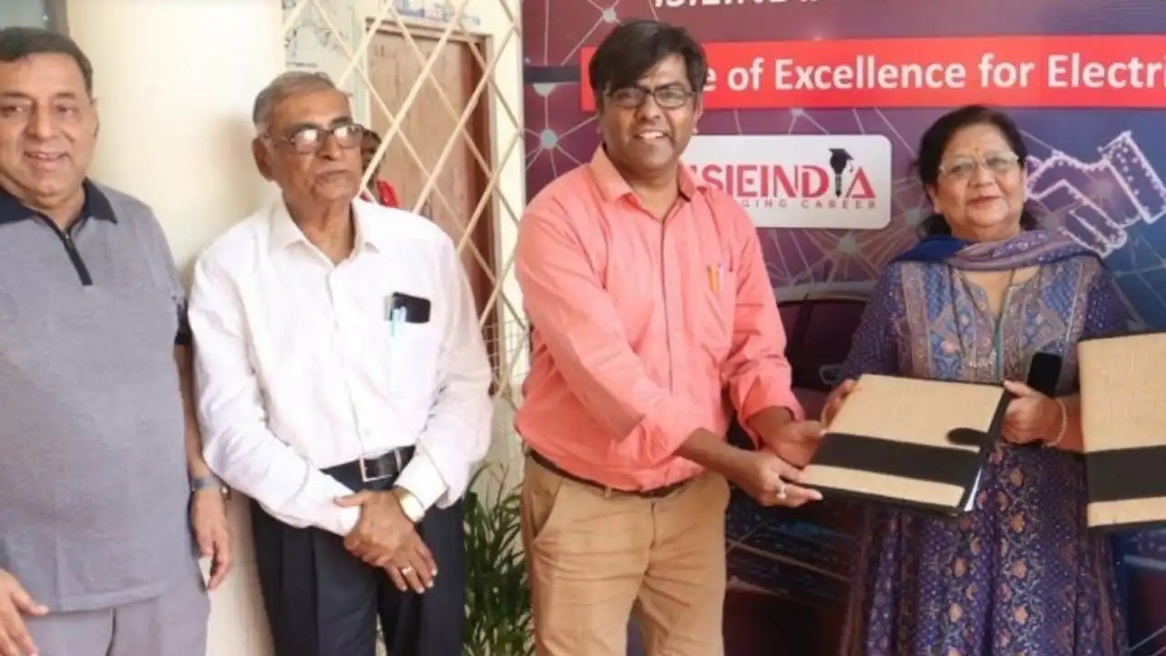 Dr Sunil Kapoor Bhopal RKDF
