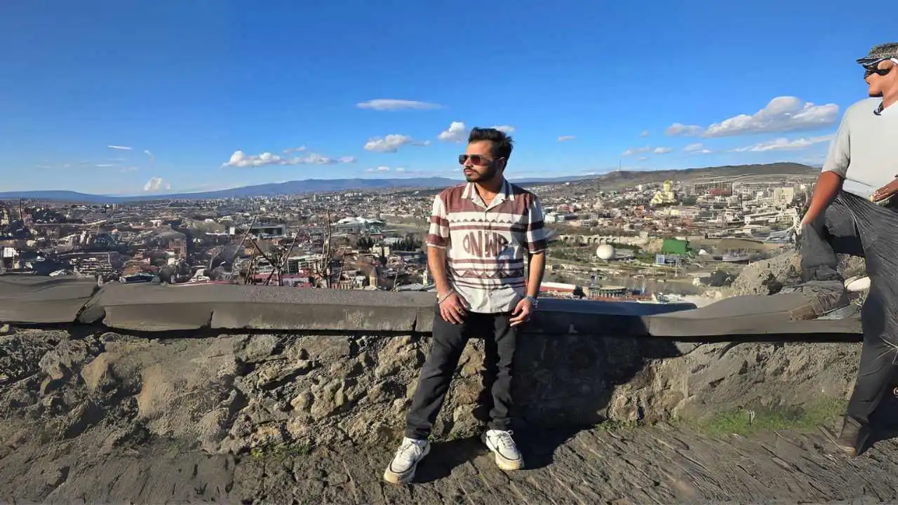 Paras Luthra